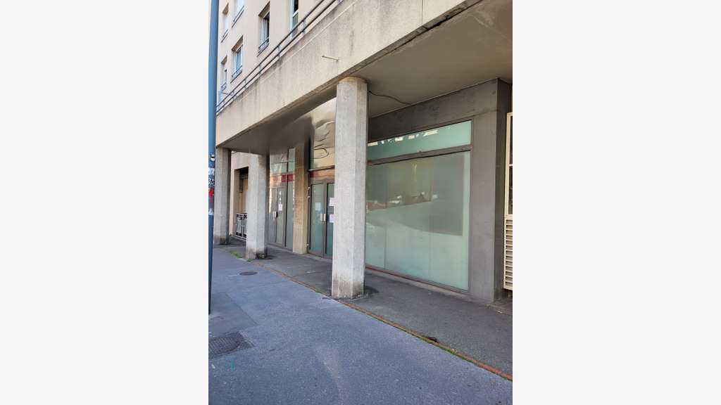 Local traversant 185m² Villeurbanne Grand Clément