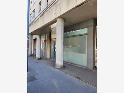 Local traversant 185m² Villeurbanne Grand Clément