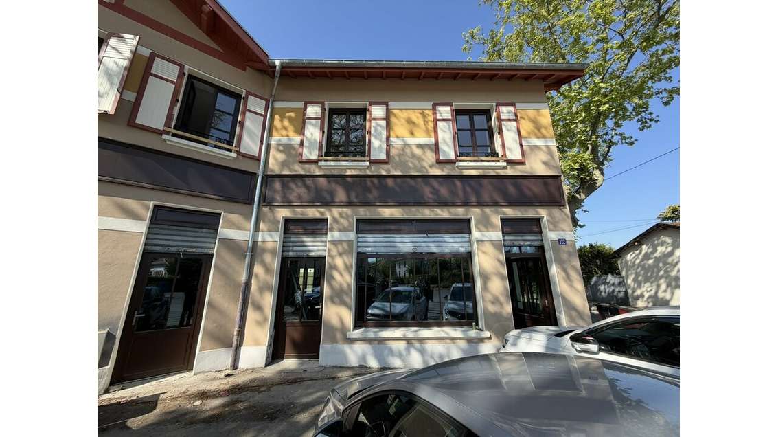 VILLEURBANNE - LOCAL COMMERCIAL à louer