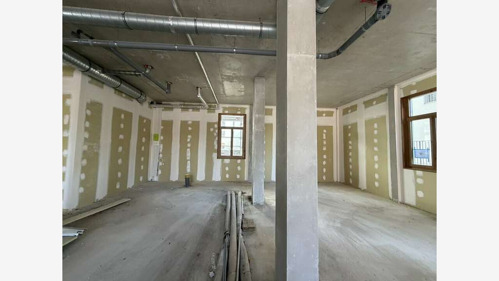A louer local 139m² à Villeurbanne Carré de Soie