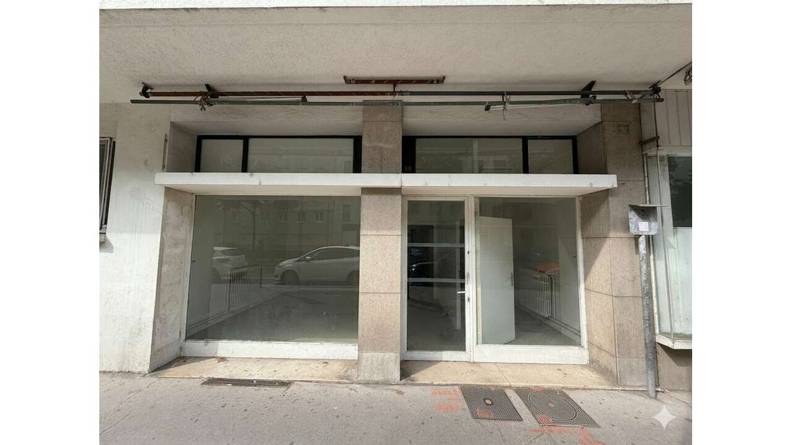 VILLEURBANNE - LOCAL COMMERCIAL à louer