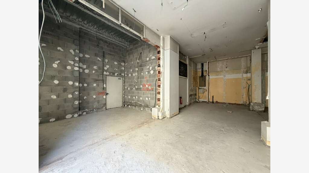 Loue local cial 110m² à Villeurbanne Gratte Ciel
