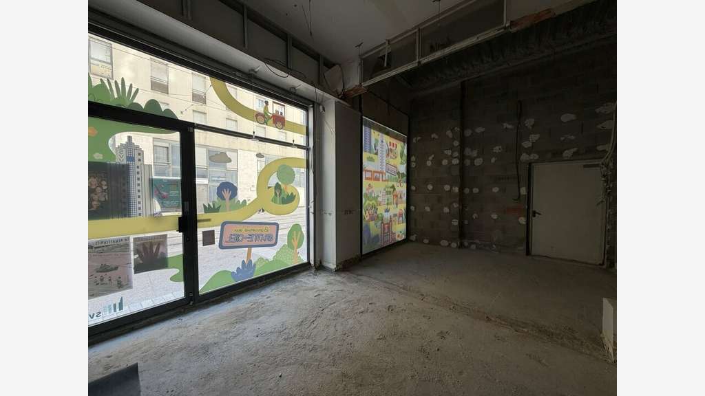 Loue local cial 110m² à Villeurbanne Gratte Ciel