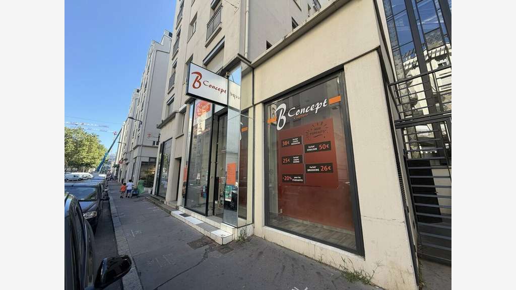 A louer local cial 112m² Villeurbanne Gratte Ciel