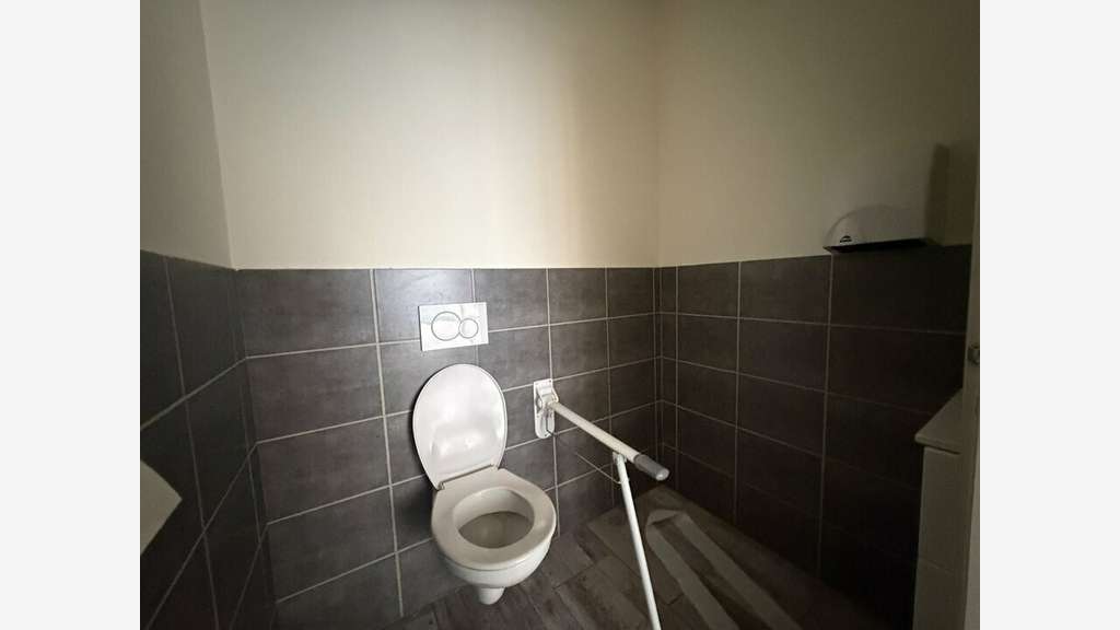 A louer local cial 112m² Villeurbanne Gratte Ciel