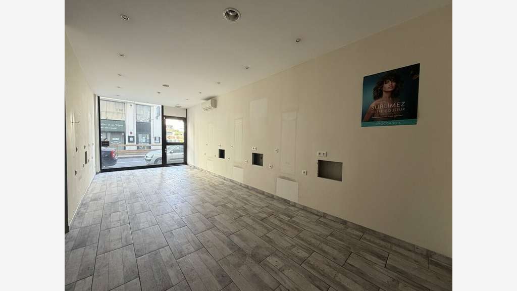 A louer local cial 112m² Villeurbanne Gratte Ciel