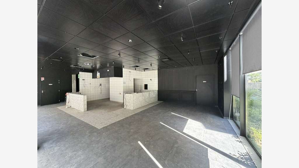 A louer local cial 173m² empl N°1 à Villeurbanne