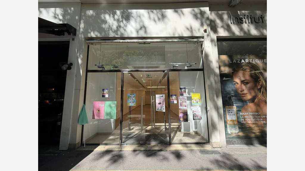 VILLEURBANNE - LOCAL COMMERCIAL à louer