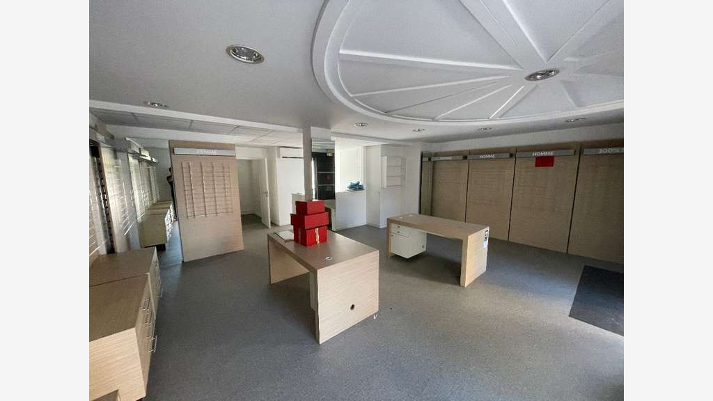 A LOUER - LOCAL COMMERCIAL 70 M² - VILLEURBANNE