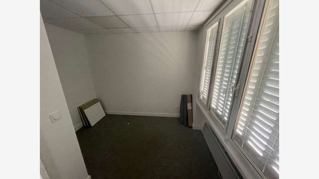 A LOUER - LOCAL COMMERCIAL 70 M² - VILLEURBANNE