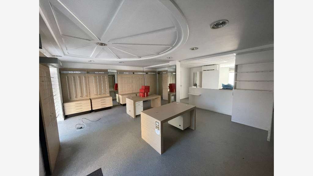 A LOUER - LOCAL COMMERCIAL 70 M² - VILLEURBANNE