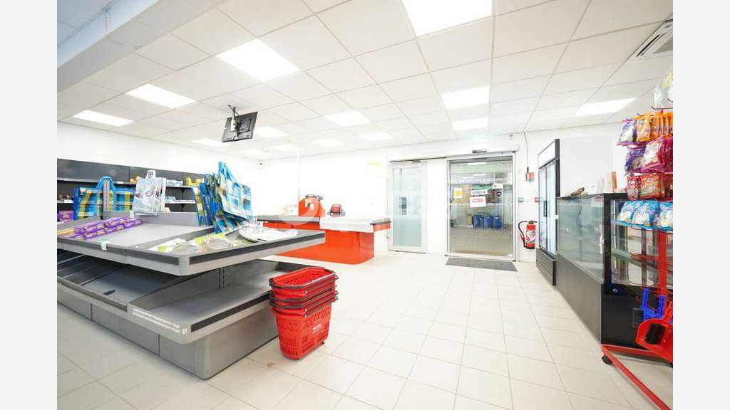 LOCAL COMMERCIAL A LOUER - 215 m² - VILLEURBANNE