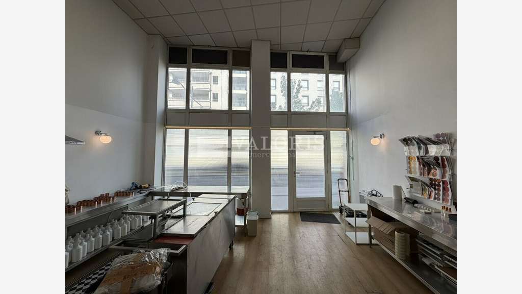 VILLEURBANNE - LOCAL COMMERCIAL à louer