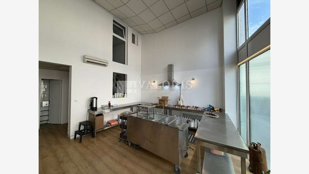 VILLEURBANNE - LOCAL COMMERCIAL à louer