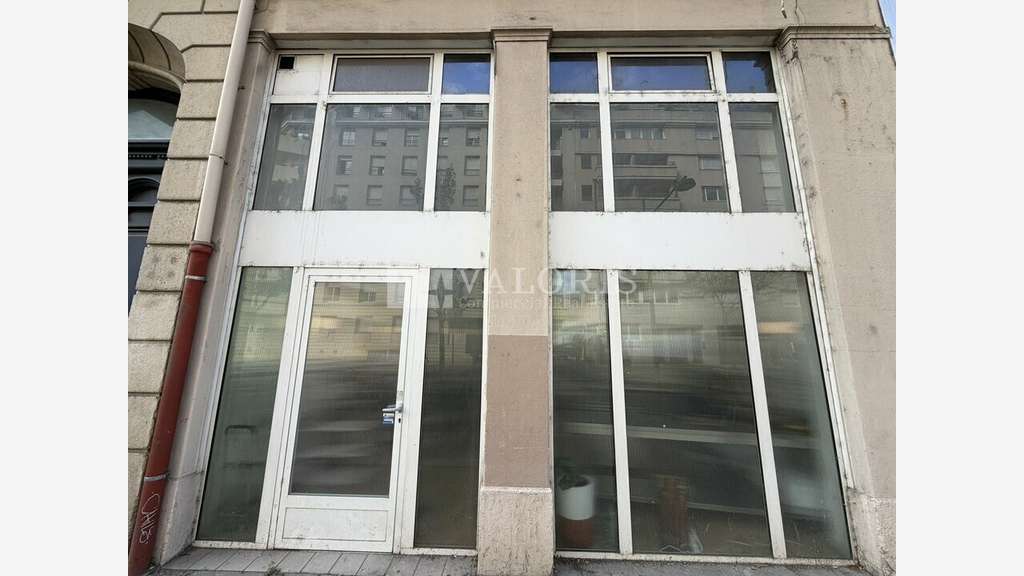 VILLEURBANNE - LOCAL COMMERCIAL à louer