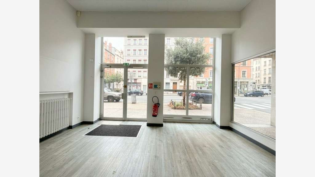 VILLEURBANNE - LOCAL COMMERCIAL à louer