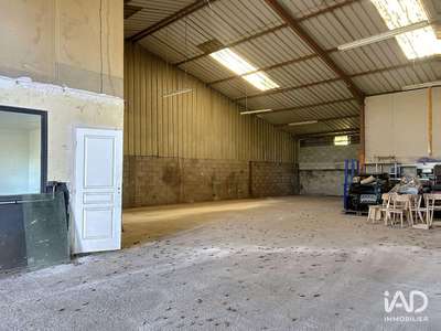 A louer hangar 200m² en ZI à Villiers-en-Bière