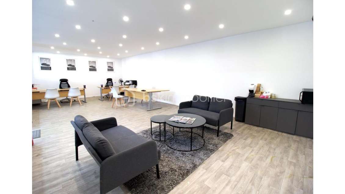 A louer local commercial 250m² Villiers-sur-Morin