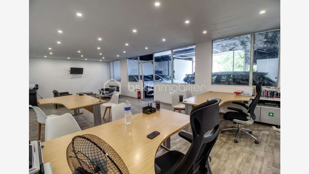 A louer local commercial 250m² Villiers-sur-Morin