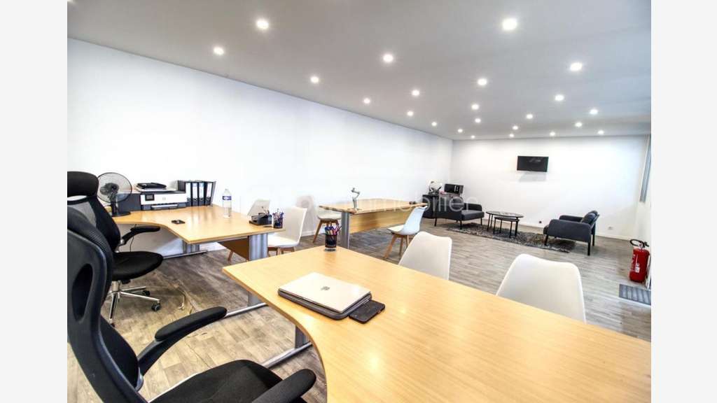 A louer local commercial 250m² Villiers-sur-Morin