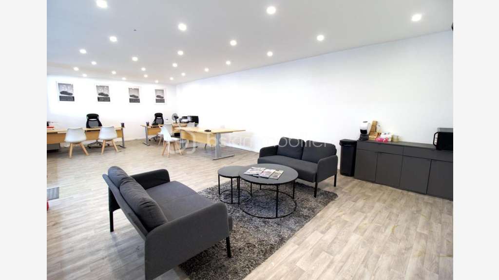 A louer local commercial 250m² Villiers-sur-Morin