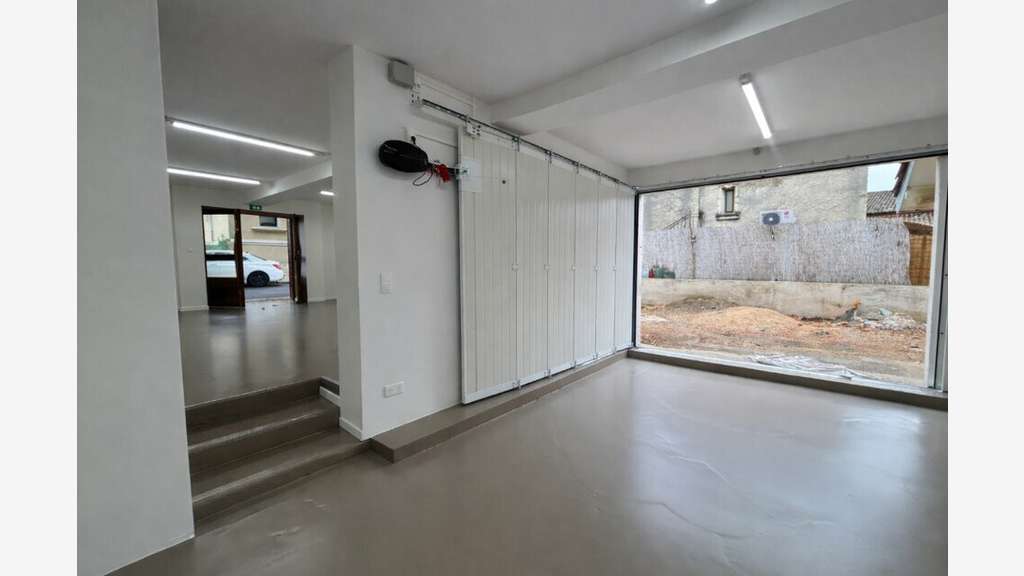 Local commercial rénové 140m² à louer à Violès 