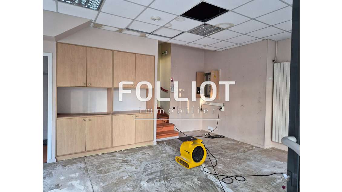 A louer local commercial 115m² centre ville Viré