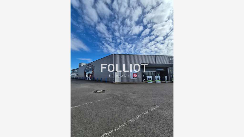 A LOUER - VIRE NORMANDIE dans ZONE COMMERCIALE -