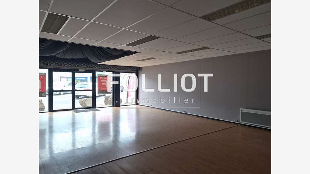 Loue local 185m² zone commerciale Vire-Normandie