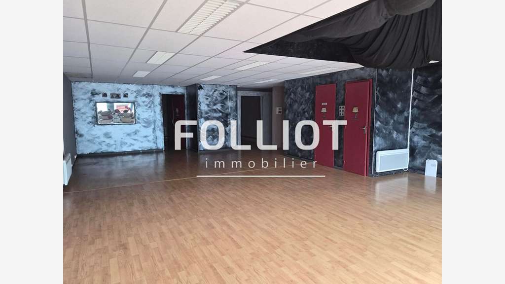 Loue local 185m² zone commerciale Vire-Normandie