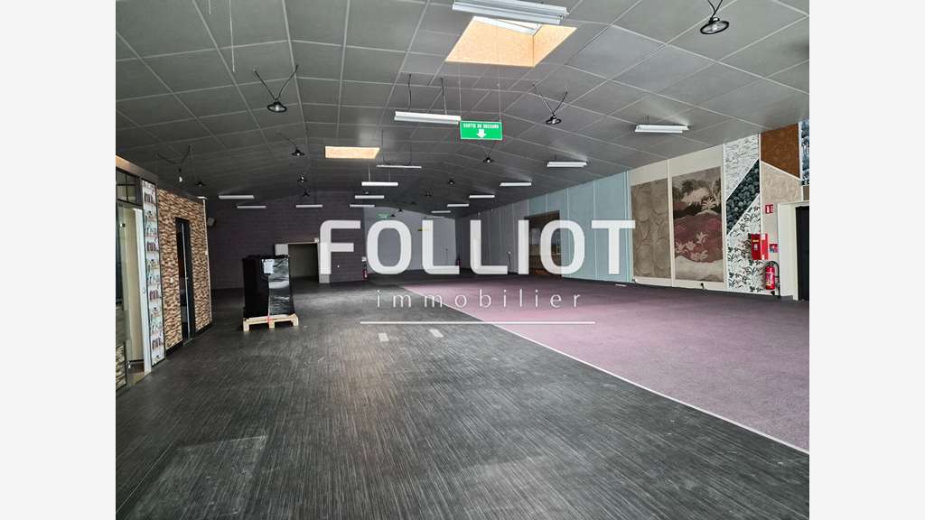 A LOUER - VIRE - AVENUE BISCHWILLER - GRAND LOCAL