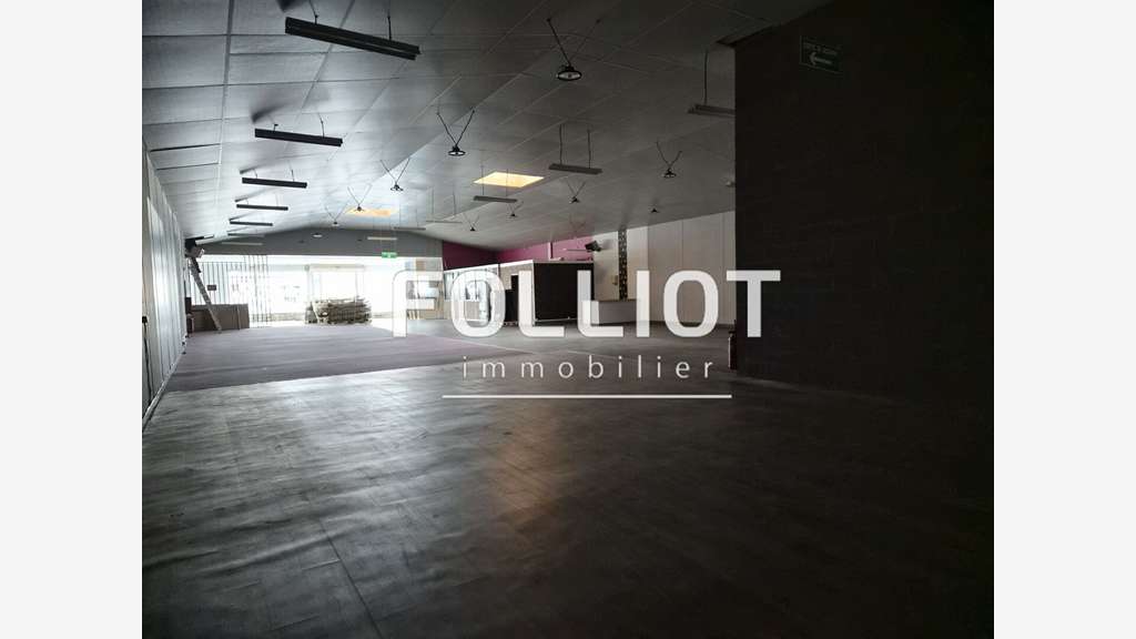 A LOUER - VIRE - AVENUE BISCHWILLER - GRAND LOCAL