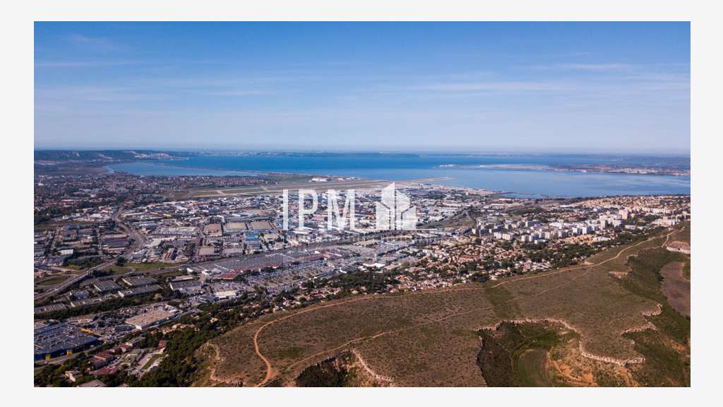 A louer local commercial 415m² ZAC Vitrolles
