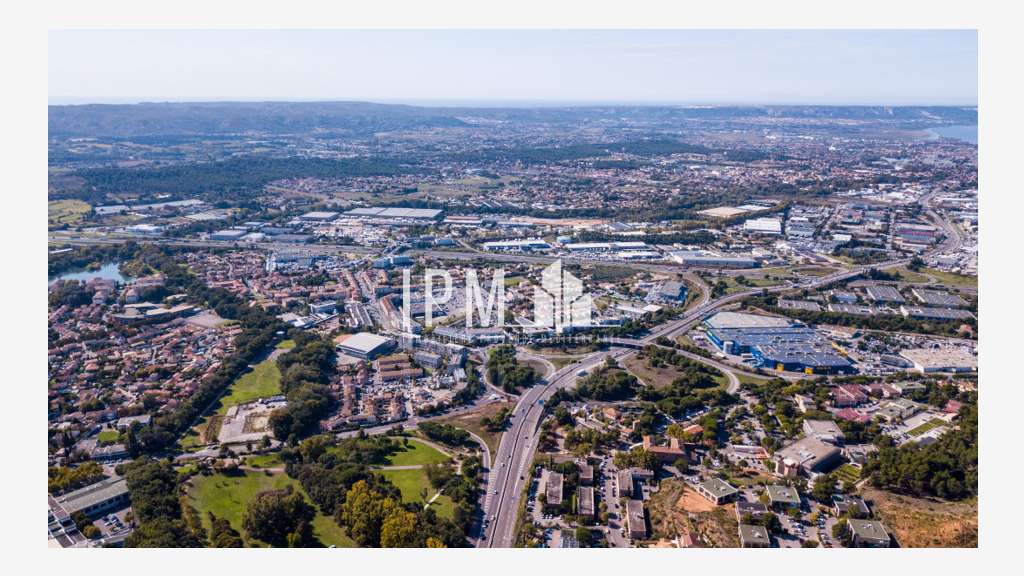 A louer local commercial 415m² ZAC Vitrolles