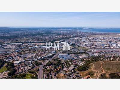 A louer local commercial 415m² ZAC Vitrolles