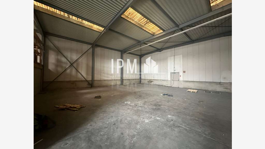 A louer local 280m² ZI les Estroublans à Vitrolles