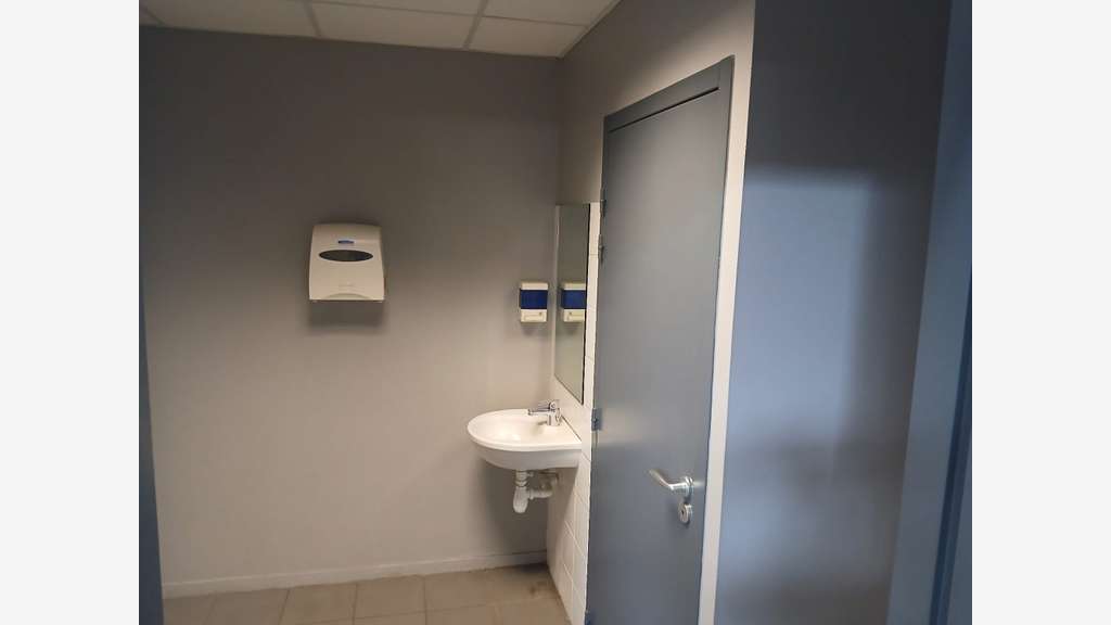 À LOUER – LOCAL COMMERCIAL DE 197 m² – VOGLANS (73