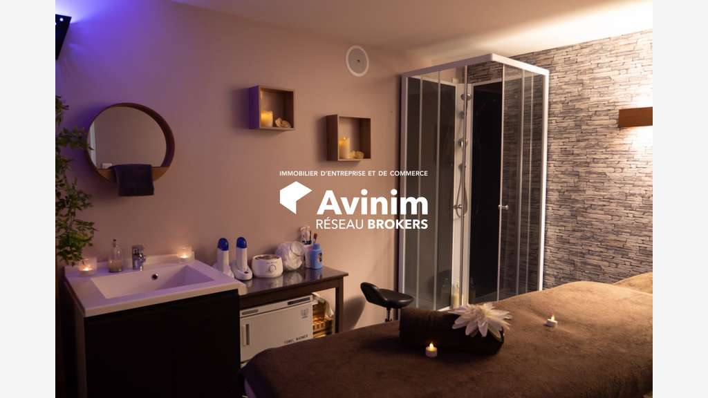A louer / à vendre local 145m² idéal SPA à Voiron