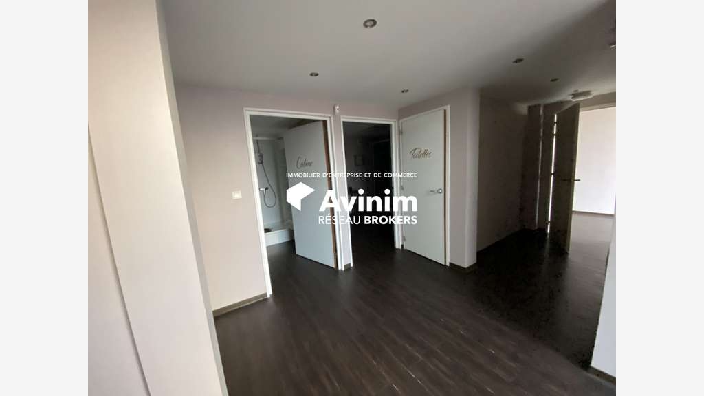 A louer / à vendre local 145m² idéal SPA à Voiron