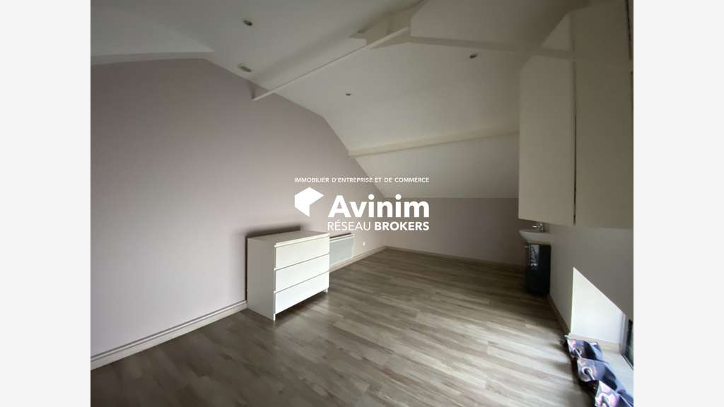 A louer / à vendre local 145m² idéal SPA à Voiron