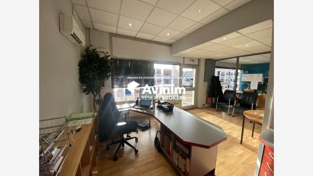 A louer bureaux commerciaux 145m² à Voiron