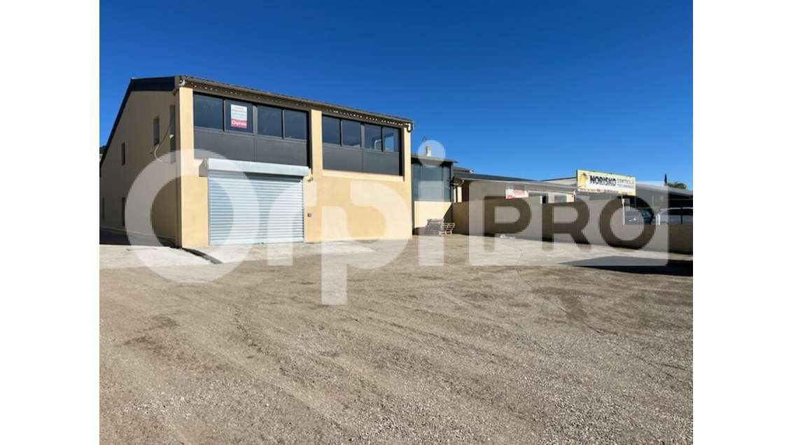 A louer locaux atelier de 540m² à Volx