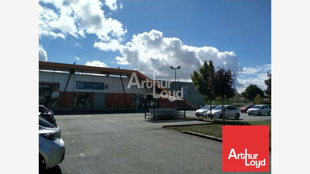 VOUILLE - LOCAL COMMERCIAL à louer
