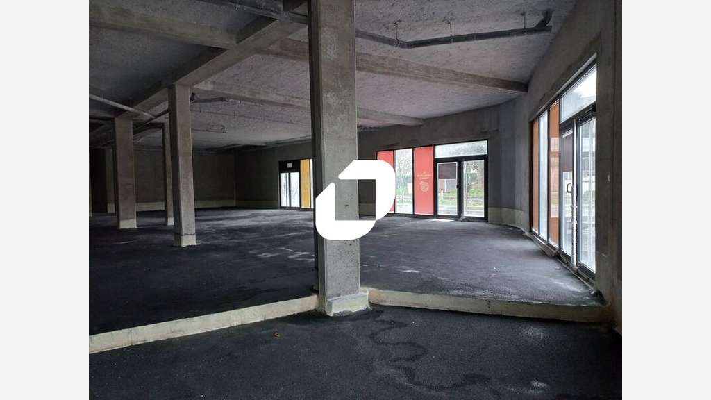 A louer Local commercial 800m² Wattrelos
