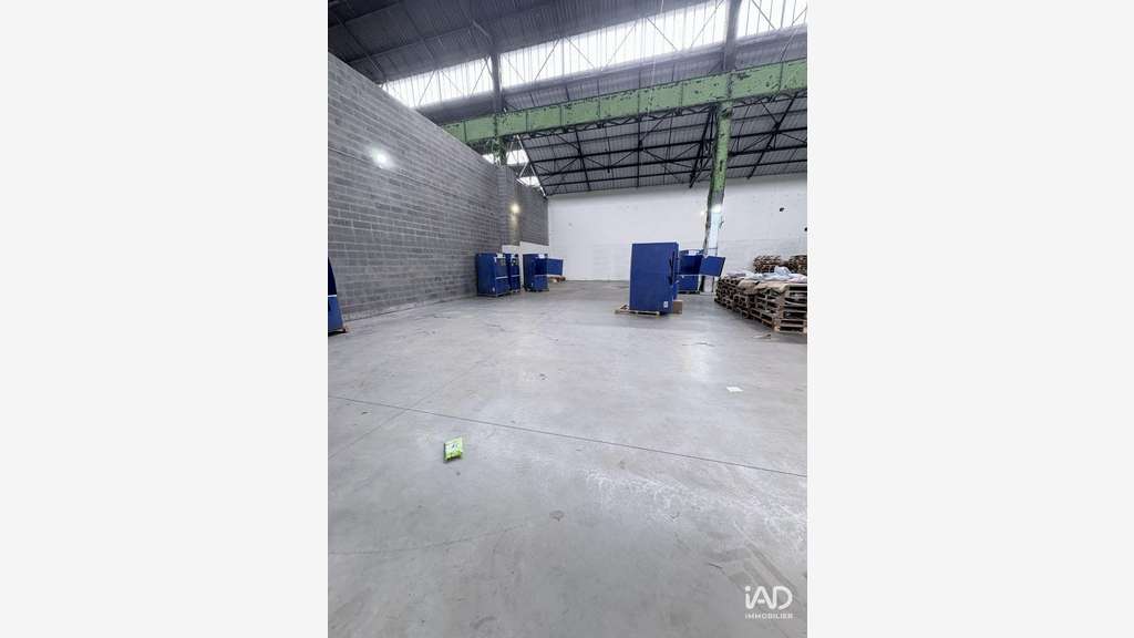 A louer entrepôt bureaux de 700m² à Wingles