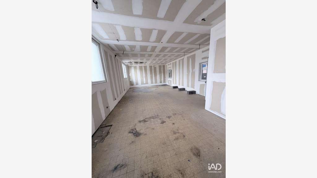 A louer entrepôt bureaux de 700m² à Wingles