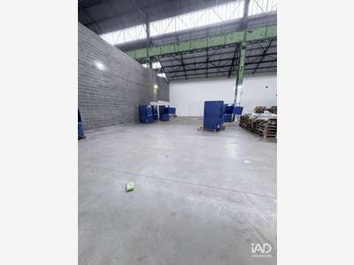 A louer entrepôt bureaux de 700m² à Wingles