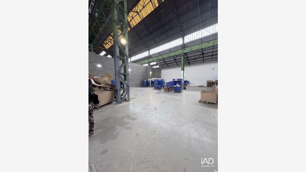 A louer entrepôt bureaux de 700m² à Wingles