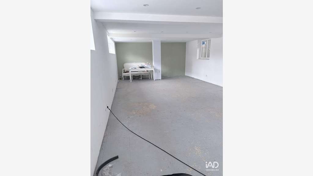 A louer entrepôt bureaux de 700m² à Wingles