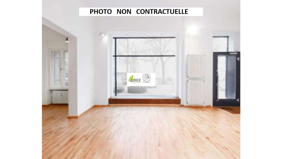 A louer local commercial 214m² en zone commerciale